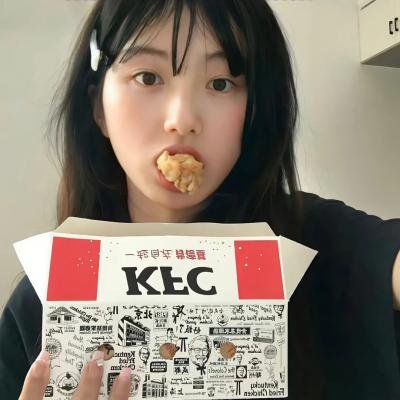 黑衣女孩